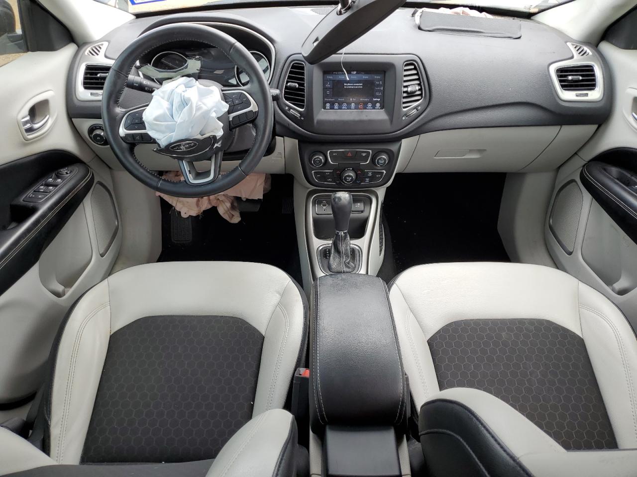 3C4NJCBB3JT488920 2018 Jeep Compass Latitude