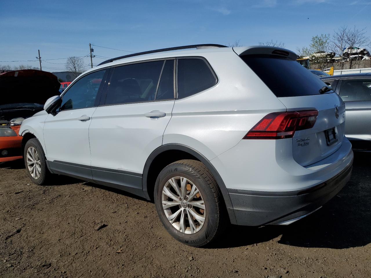 3VV0B7AX8KM045641 2019 Volkswagen Tiguan S