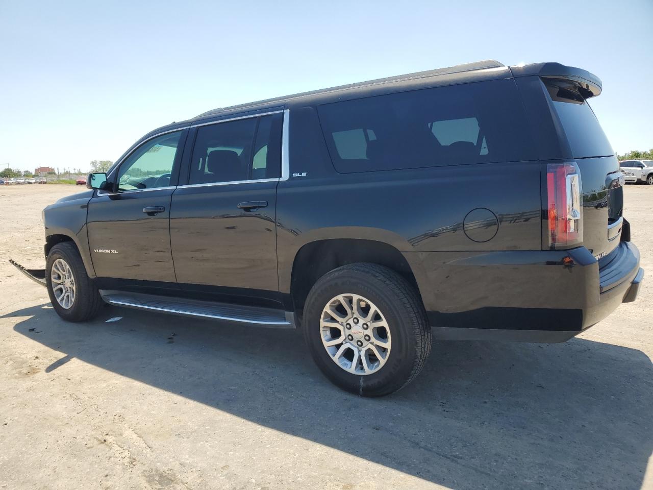 1GKS2FKC6HR217934 2017 GMC Yukon Xl K1500 Sle