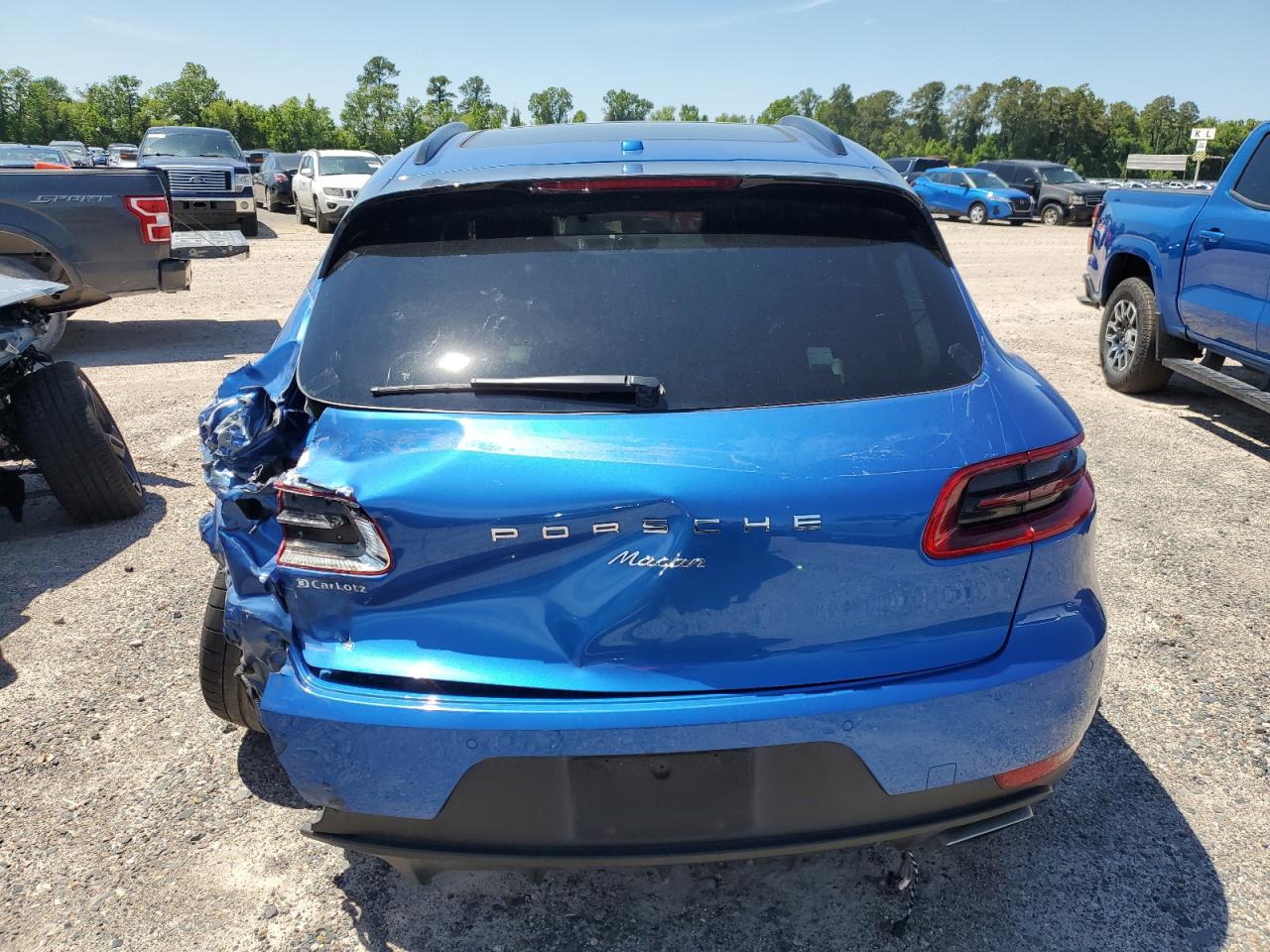 2018 Porsche Macan vin: WP1AA2A54JLB07834