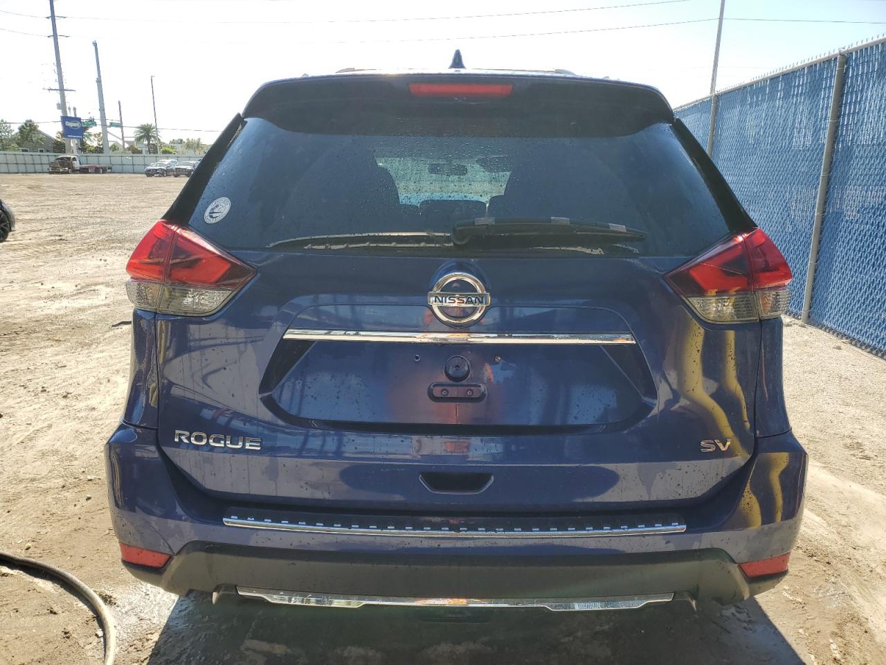 2018 Nissan Rogue S vin: KNMAT2MTXJP597209