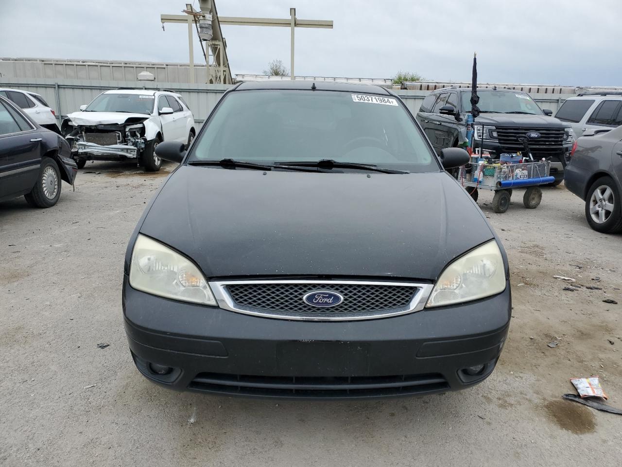 3FAFP37N15R141147 2005 Ford Focus Zx5