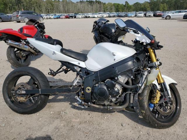 SUZUKI GSXR1000 2004 white  gas JS1GT75AX42104905 photo #1