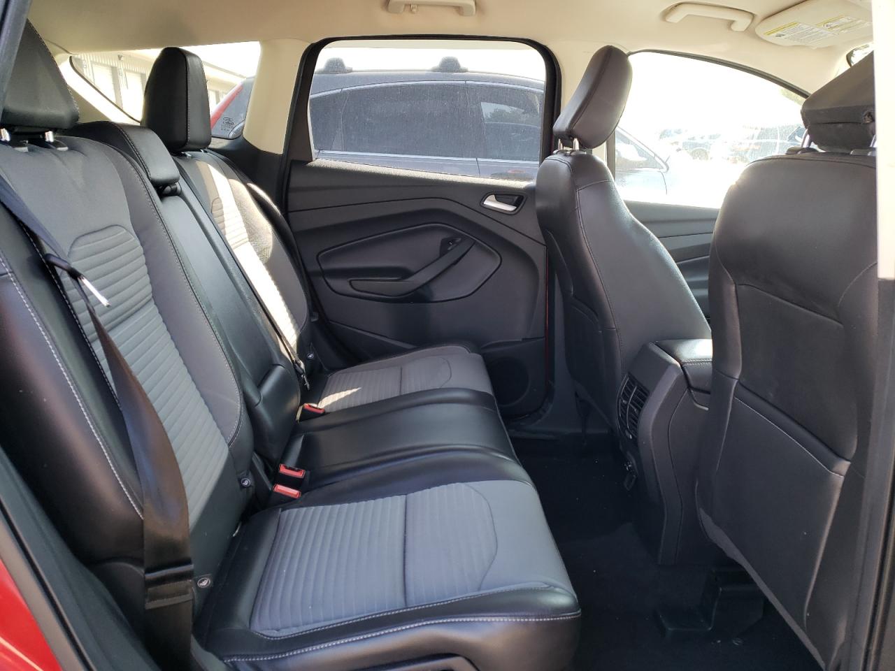 1FMCU0GD5JUD18096 2018 Ford Escape Se