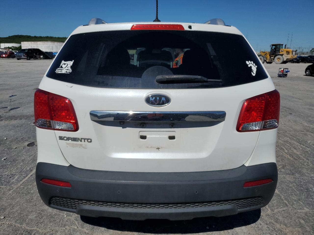 5XYKT3A11BG022949 2011 Kia Sorento Base