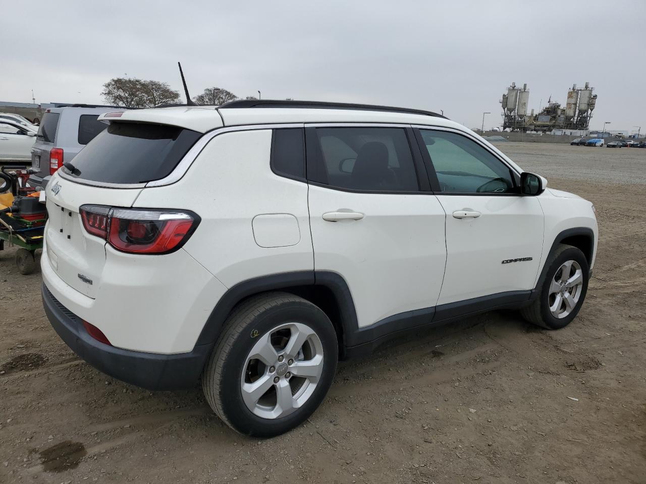 2018 Jeep Compass Latitude vin: 3C4NJCBB4JT146568