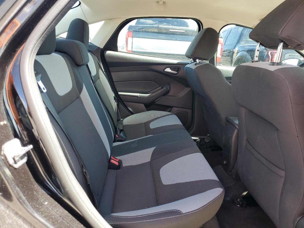 1FAHP3F23CL426878 2012 Ford Focus Se