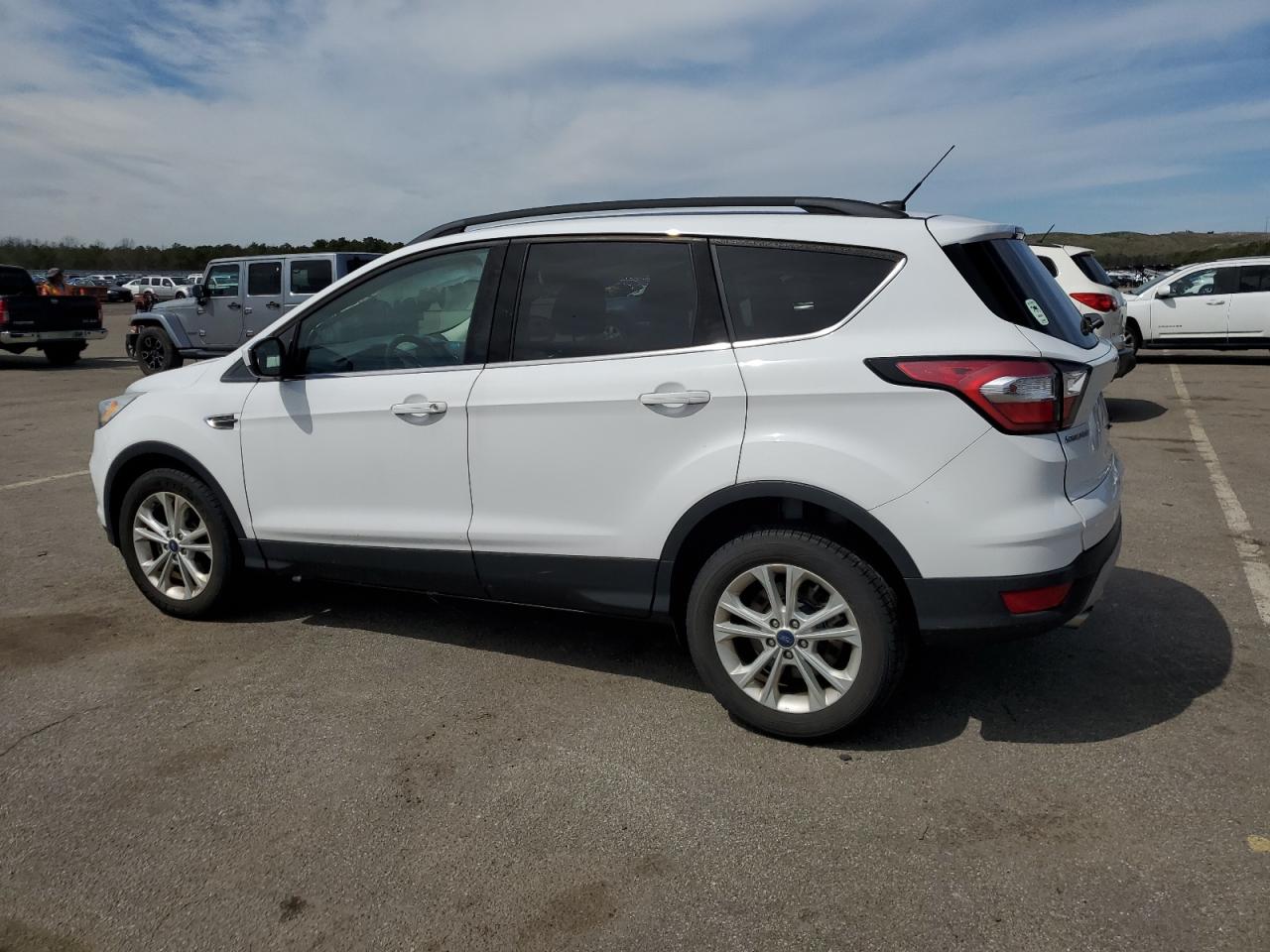 1FMCU0GD7HUC54864 2017 Ford Escape Se