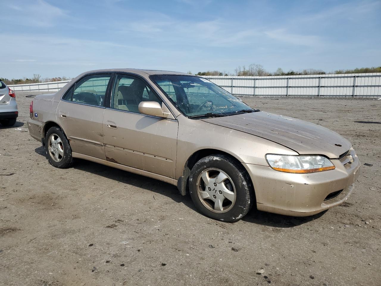 1HGCG6672YA002260 2000 Honda Accord Ex
