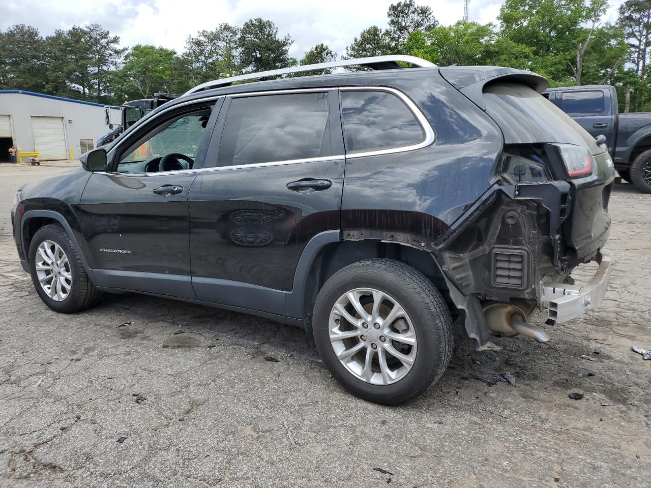 1C4PJLCB2KD265167 2019 Jeep Cherokee Latitude