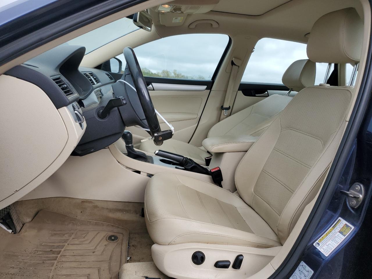 1VWBN7A35DC110328 2013 Volkswagen Passat Se