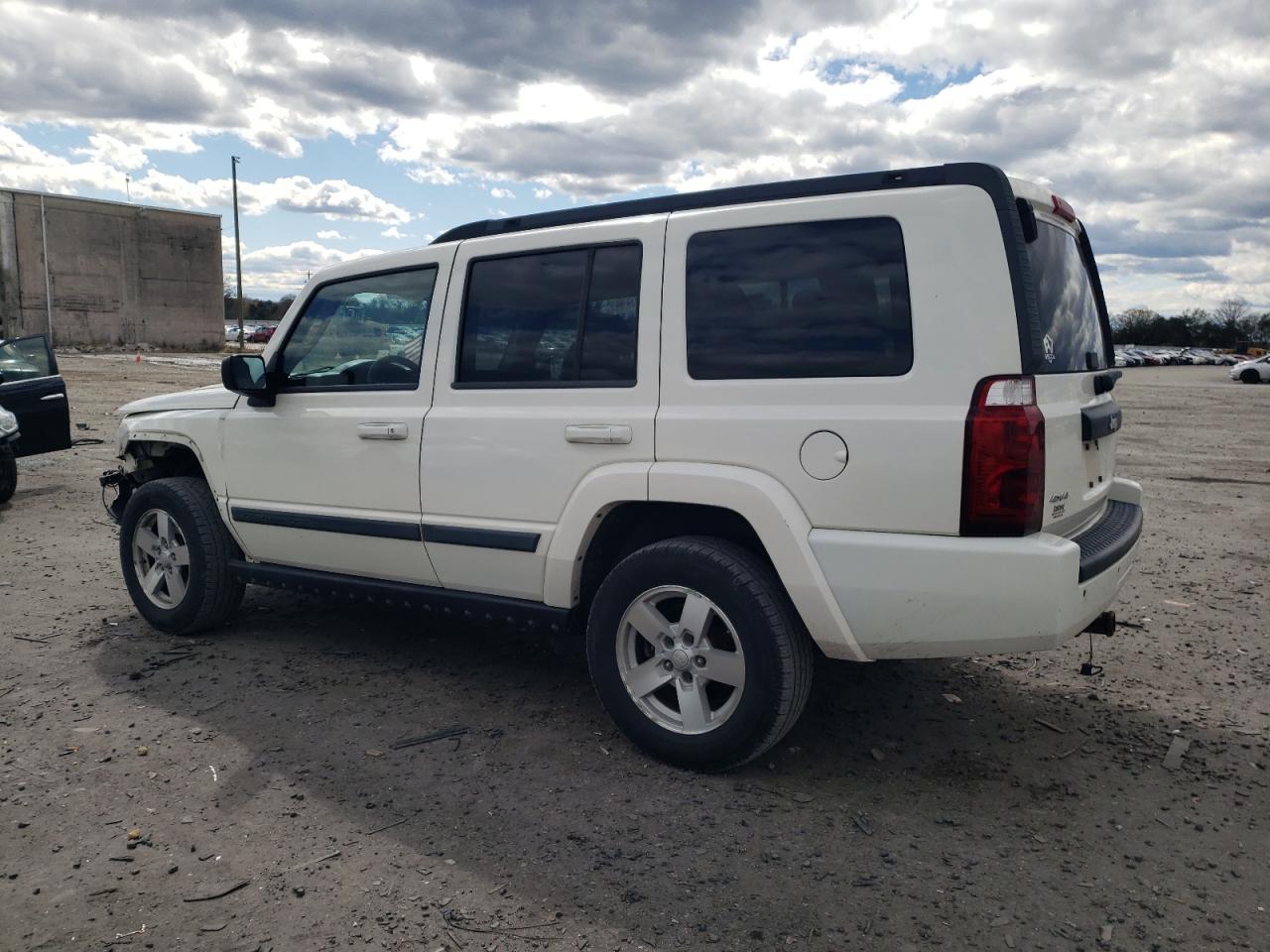 1J8HG48K98C184658 2008 Jeep Commander Sport