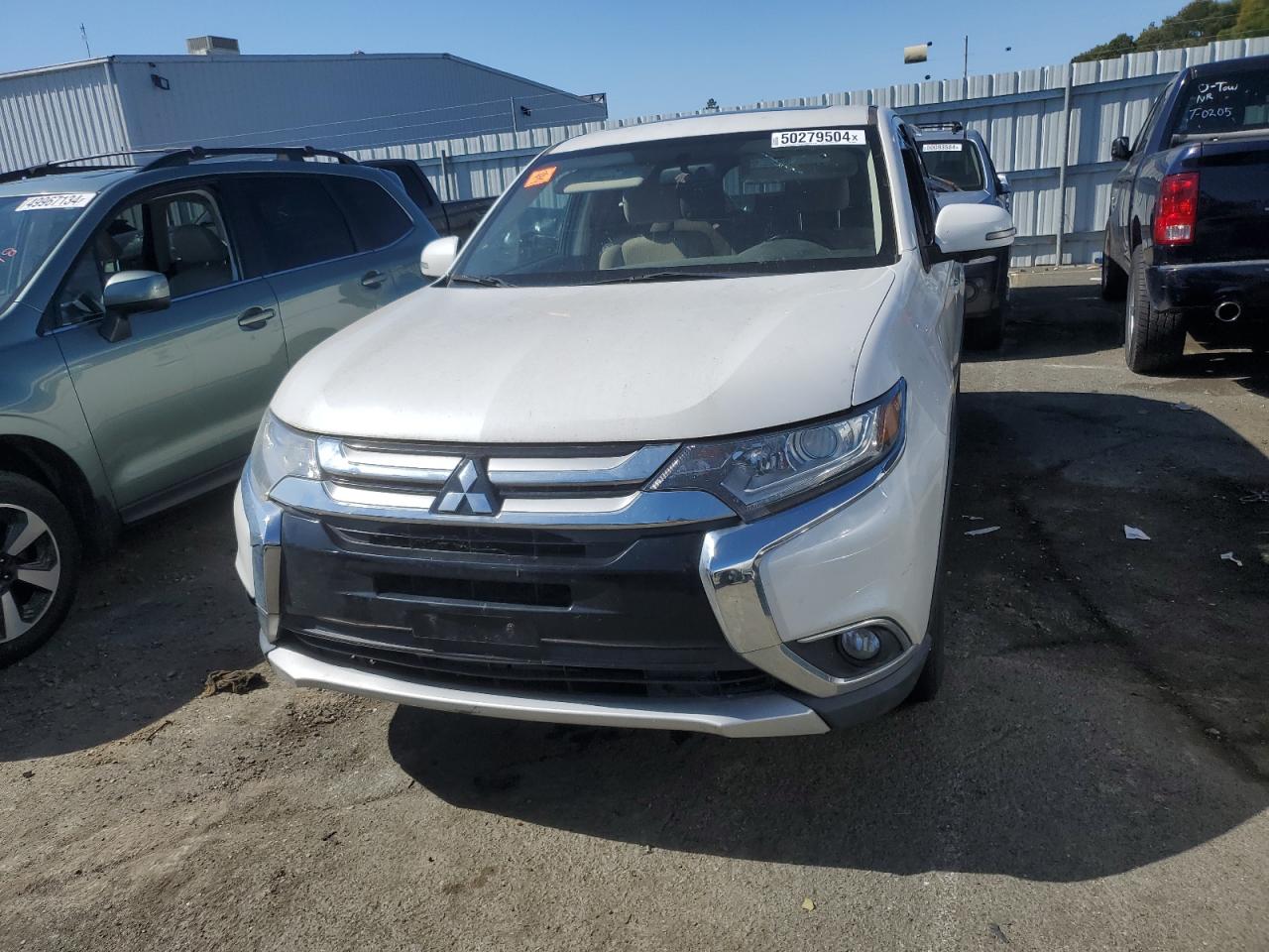 JA4AD3A32HZ040925 2017 Mitsubishi Outlander Se