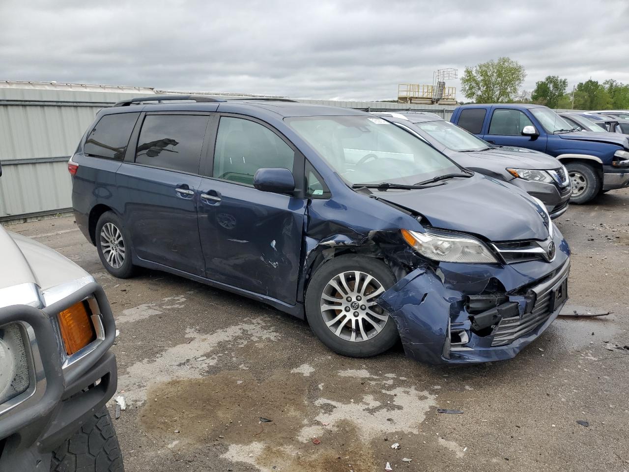 2020 Toyota Sienna Xle vin: 5TDYZ3DC4LS026455