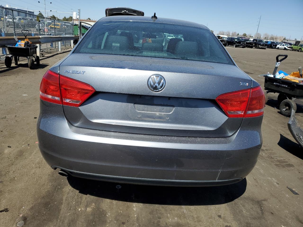 2014 Volkswagen Passat S vin: 1VWAT7A38EC034588