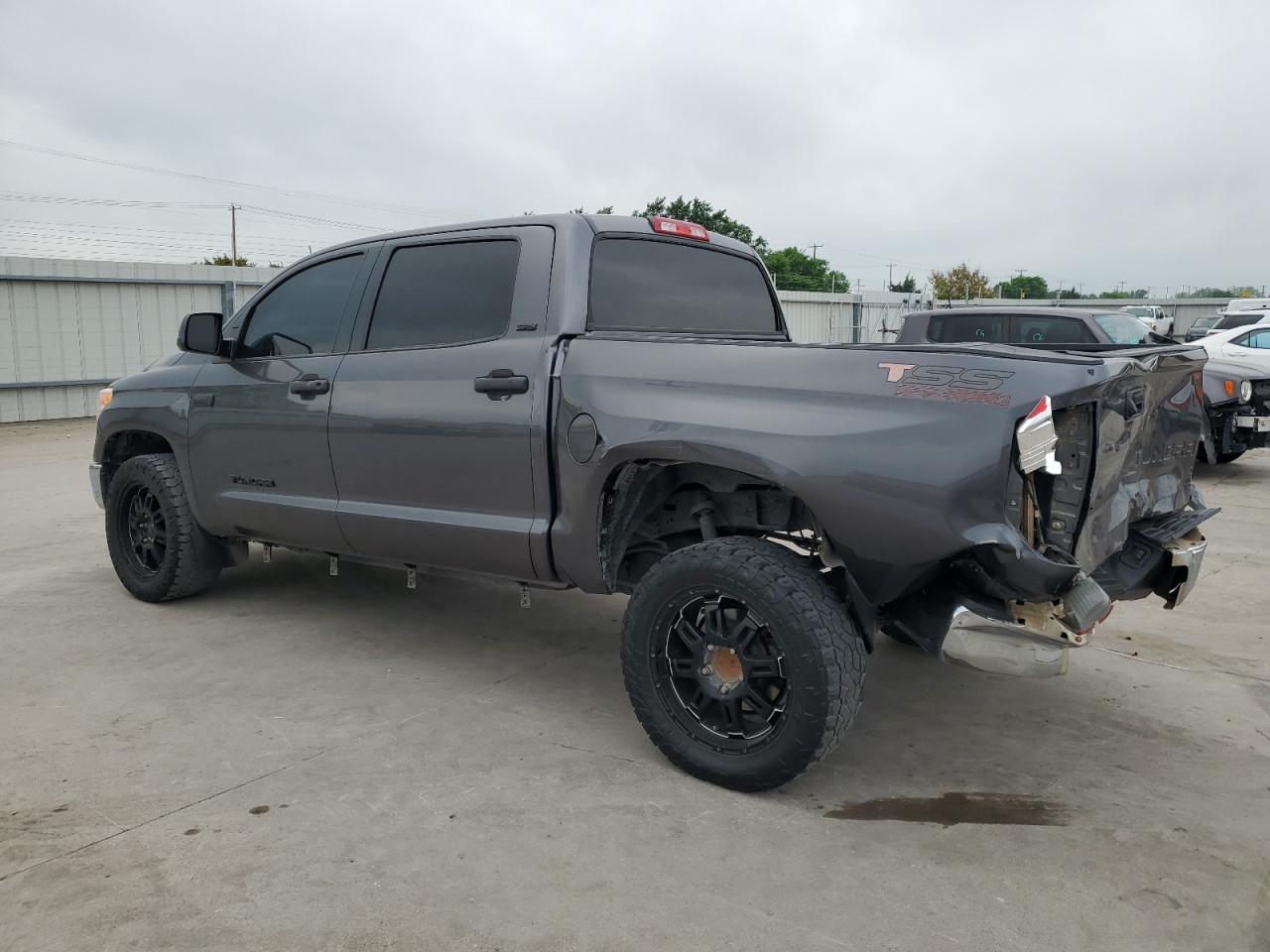 5TFDW5F18HX593333 2017 Toyota Tundra Crewmax Sr5