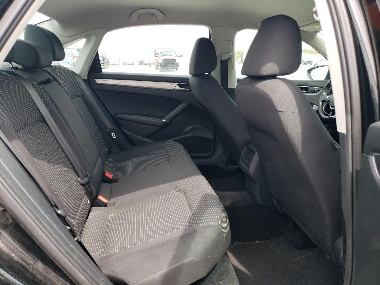 1VWAT7A39GC007466 2016 Volkswagen Passat S