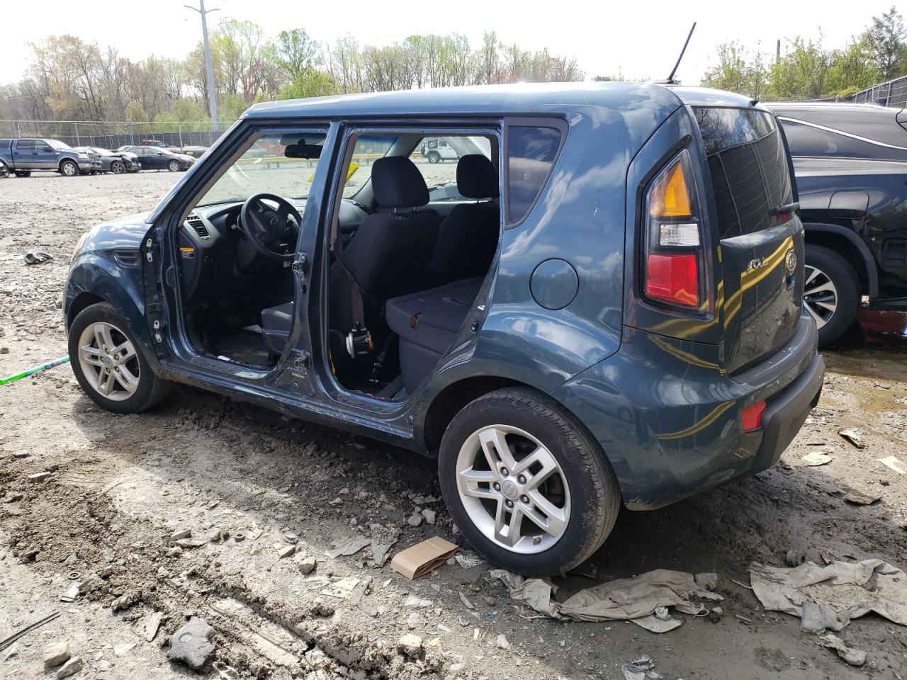 KNDJT2A21B7315407 2011 Kia Soul +