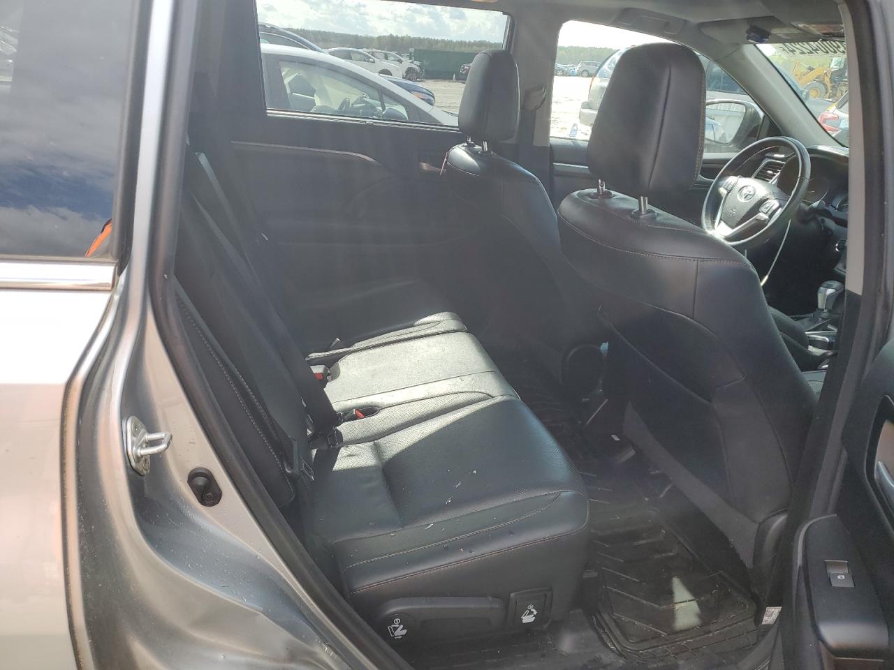 5TDYZRFH1JS285669 2018 Toyota Highlander Limited