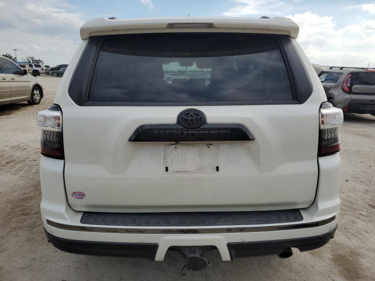 JTEZU5JR8K5200924 2019 Toyota 4Runner Sr5