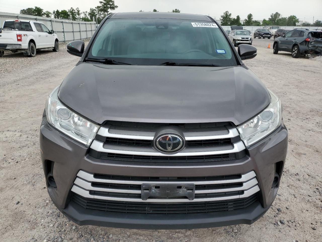 5TDZARFH6KS046289 2019 Toyota Highlander Le