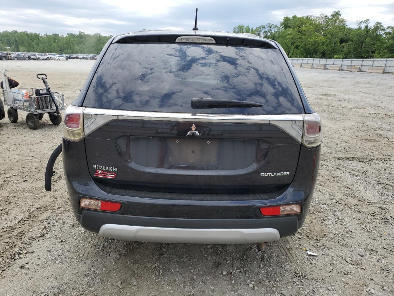 JA4AD3A34FZ002884 2015 Mitsubishi Outlander Se