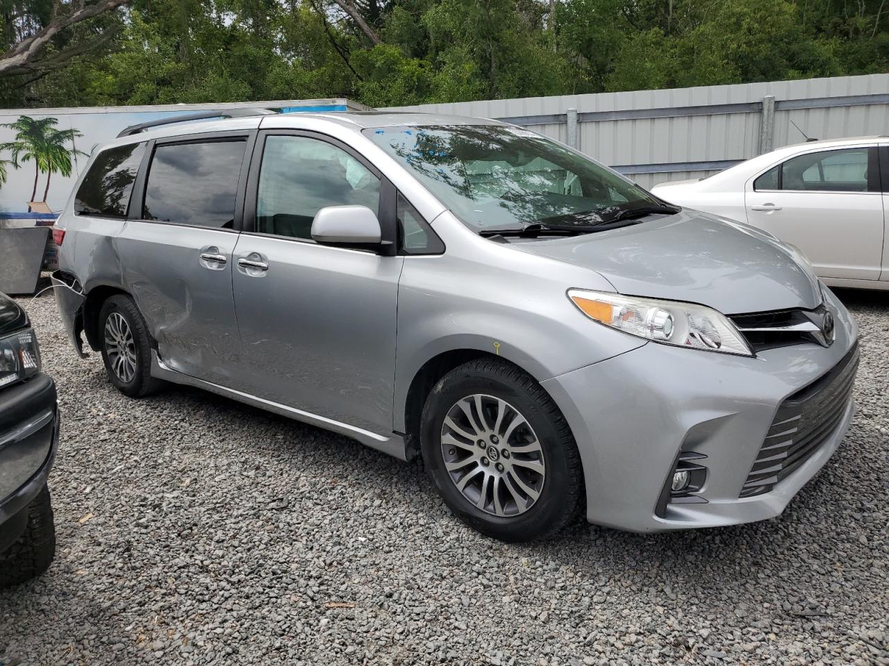 2019 Toyota Sienna Xle vin: 5TDYZ3DC6KS012670