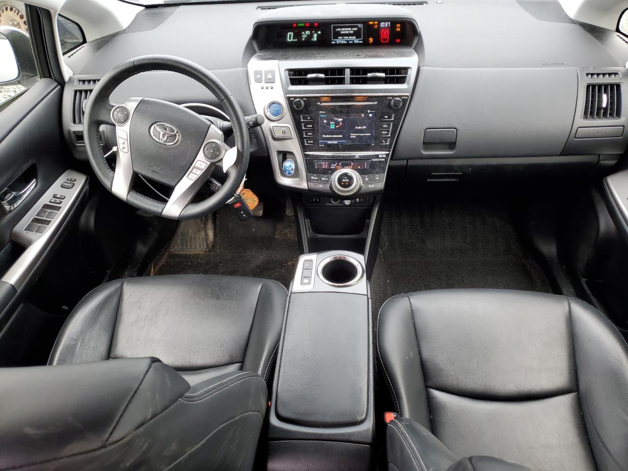 JTDZN3EU8JJ074736 2018 Toyota Prius V