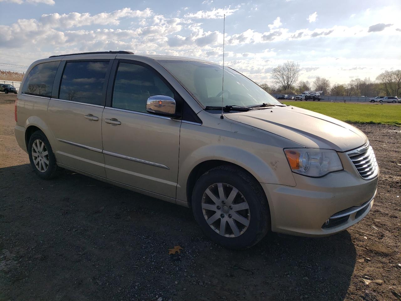 2A4RR8DG1BR630714 2011 Chrysler Town & Country Touring L