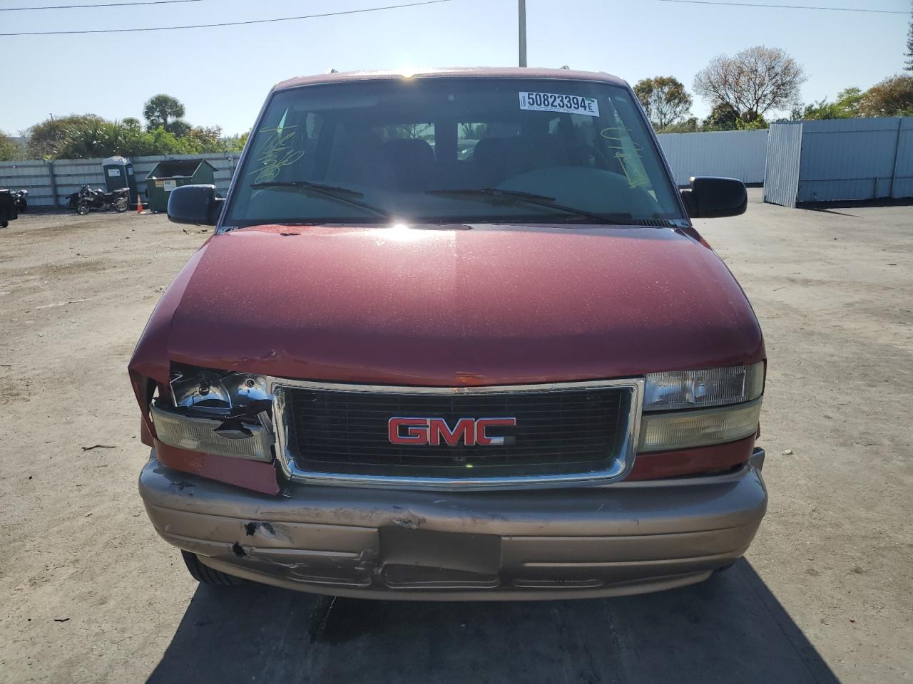 1GKDM19W0YB523526 2000 GMC Safari Xt