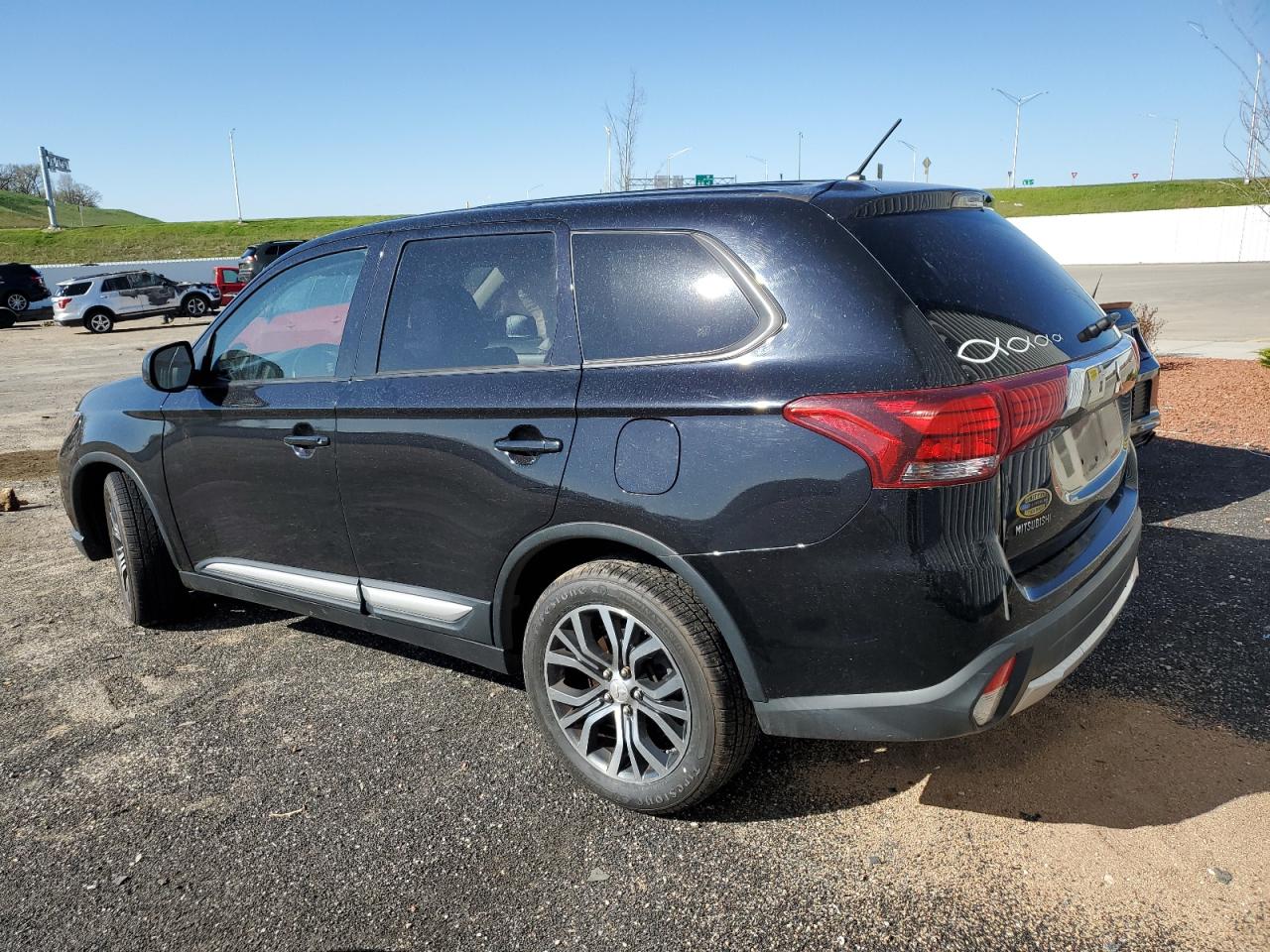 JA4AZ3A38GZ039343 2016 Mitsubishi Outlander Se