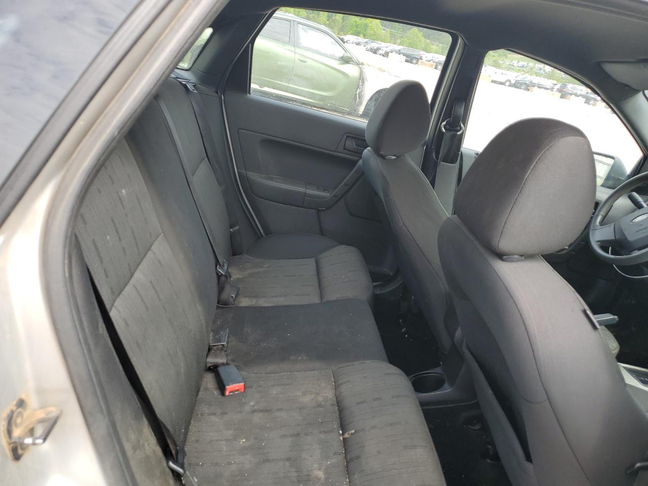 1FAHP3FN5AW257713 2010 Ford Focus Se
