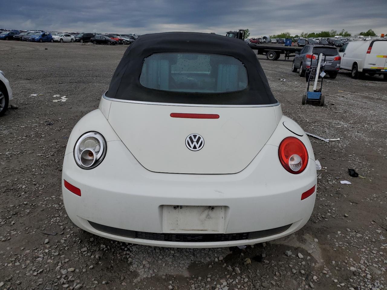 3VWFF31Y57M411574 2007 Volkswagen New Beetle Triple White