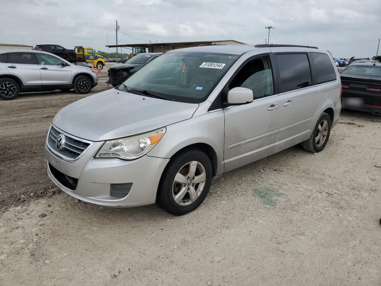 2V4RW3DG7BR767048 2011 Volkswagen Routan Se