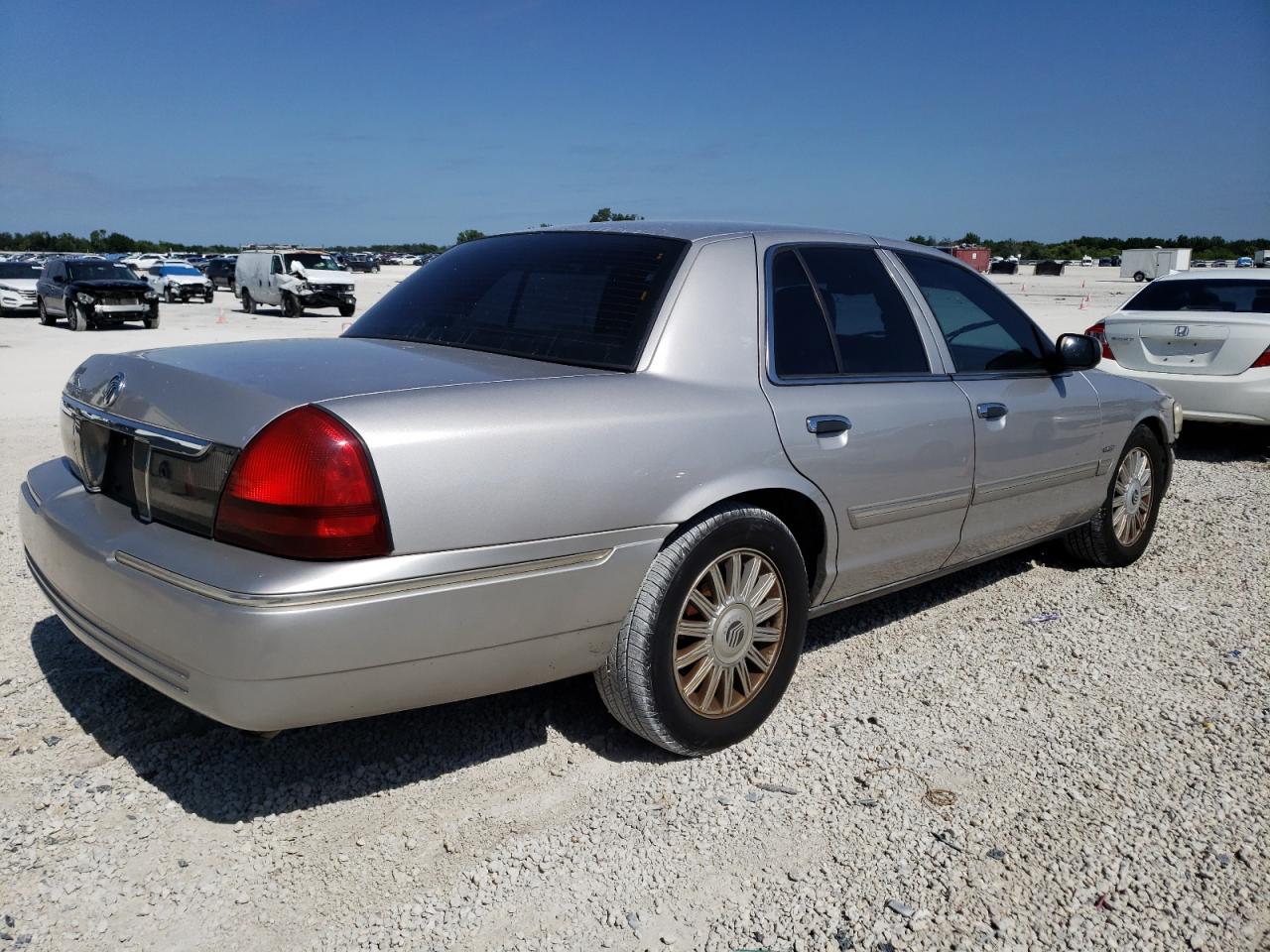 2MEBM7FV8AX605510 2010 Mercury Grand Marquis Ls