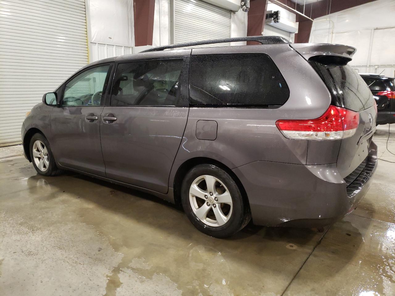 5TDKK3DC5BS029812 2011 Toyota Sienna Le