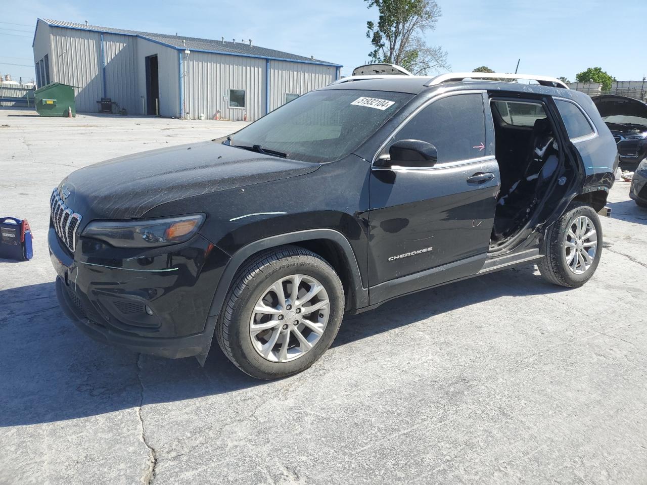 1C4PJLCB3KD114337 2019 Jeep Cherokee Latitude