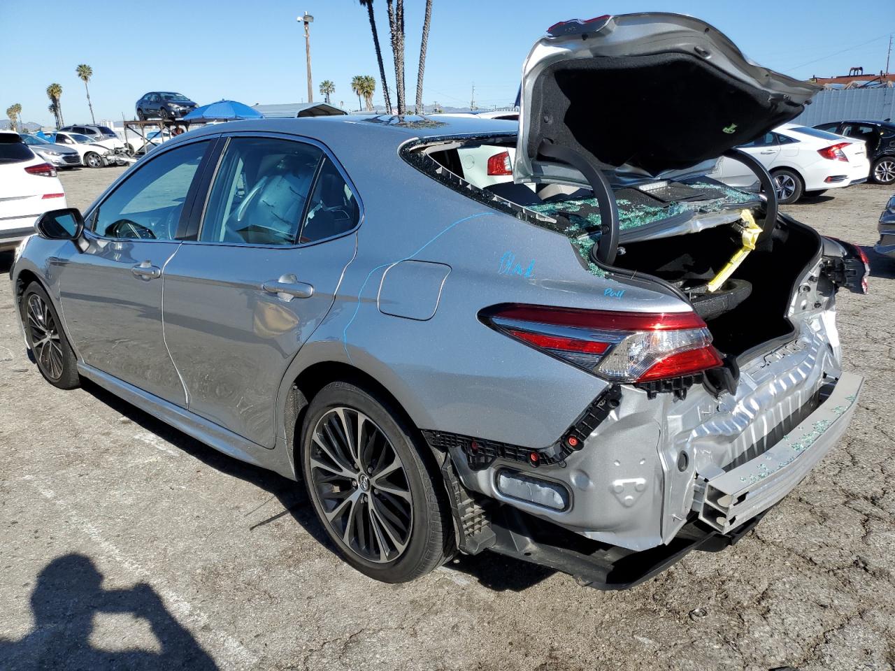 2018 Toyota Camry L vin: 4T1B11HK2JU643702