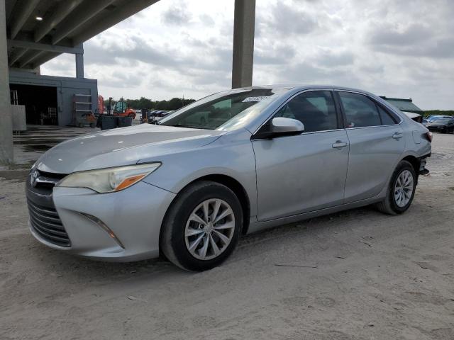 Lot #2494399876 2016 TOYOTA CAMRY LE salvage car
