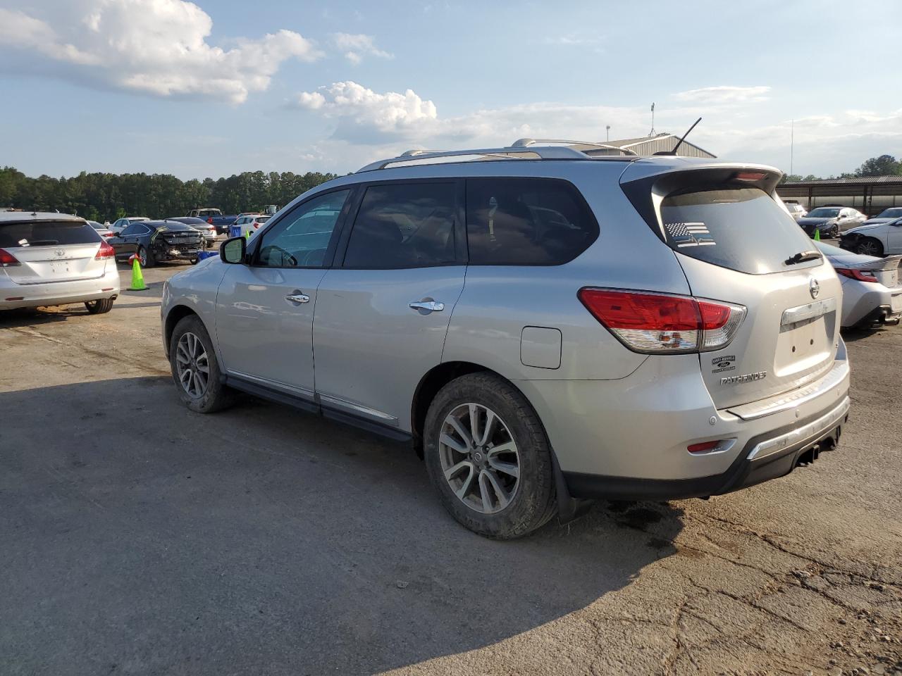 2016 Nissan Pathfinder S vin: 5N1AR2MN1GC637785