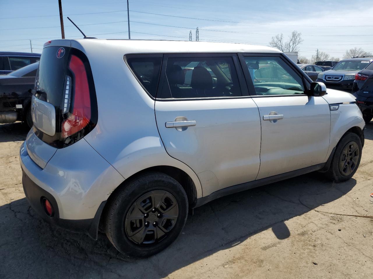 KNDJN2A25J7561577 2018 Kia Soul