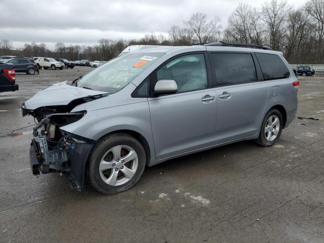 Lot #2502947934 2013 TOYOTA SIENNA LE salvage car