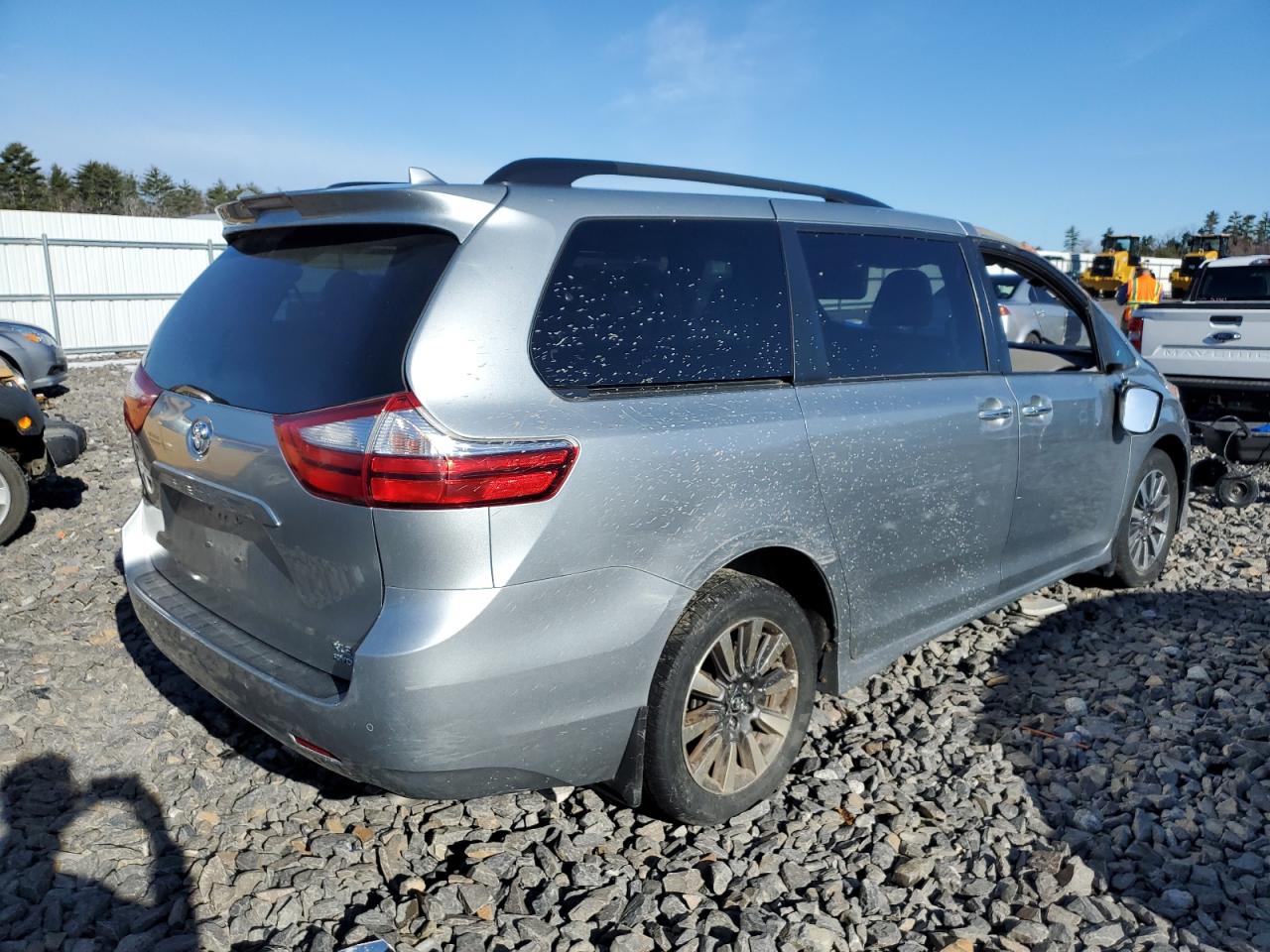 Lot #2836150497 2019 TOYOTA SIENNA XLE