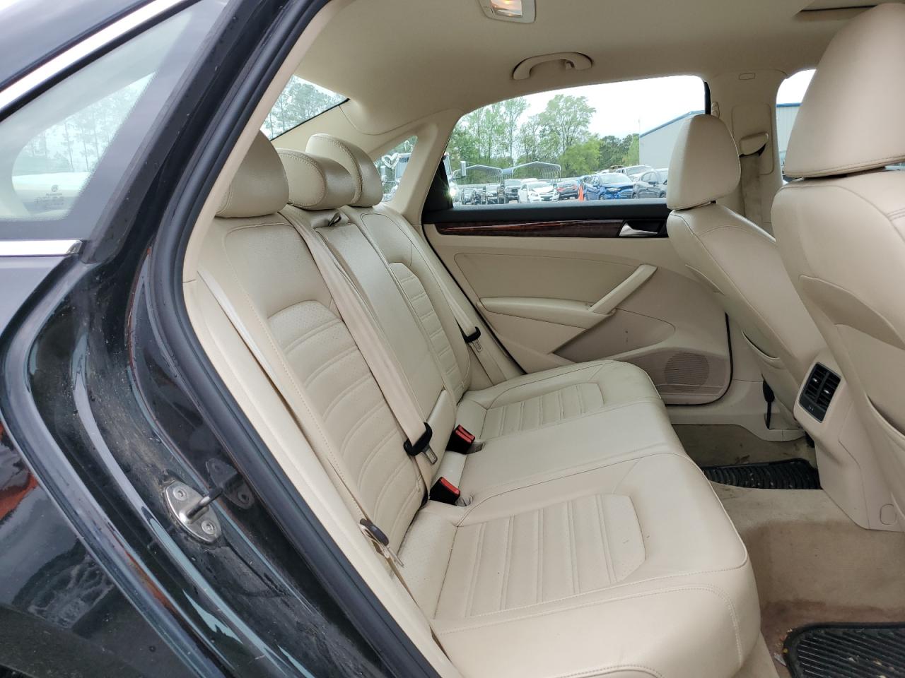 1VWCH7A35DC054788 2013 Volkswagen Passat Sel