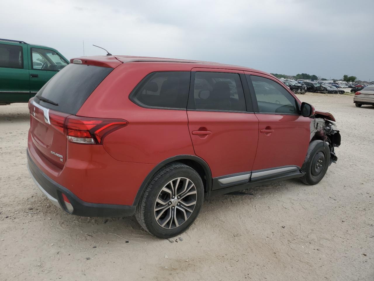 JA4AD3A38GZ000802 2016 Mitsubishi Outlander Se