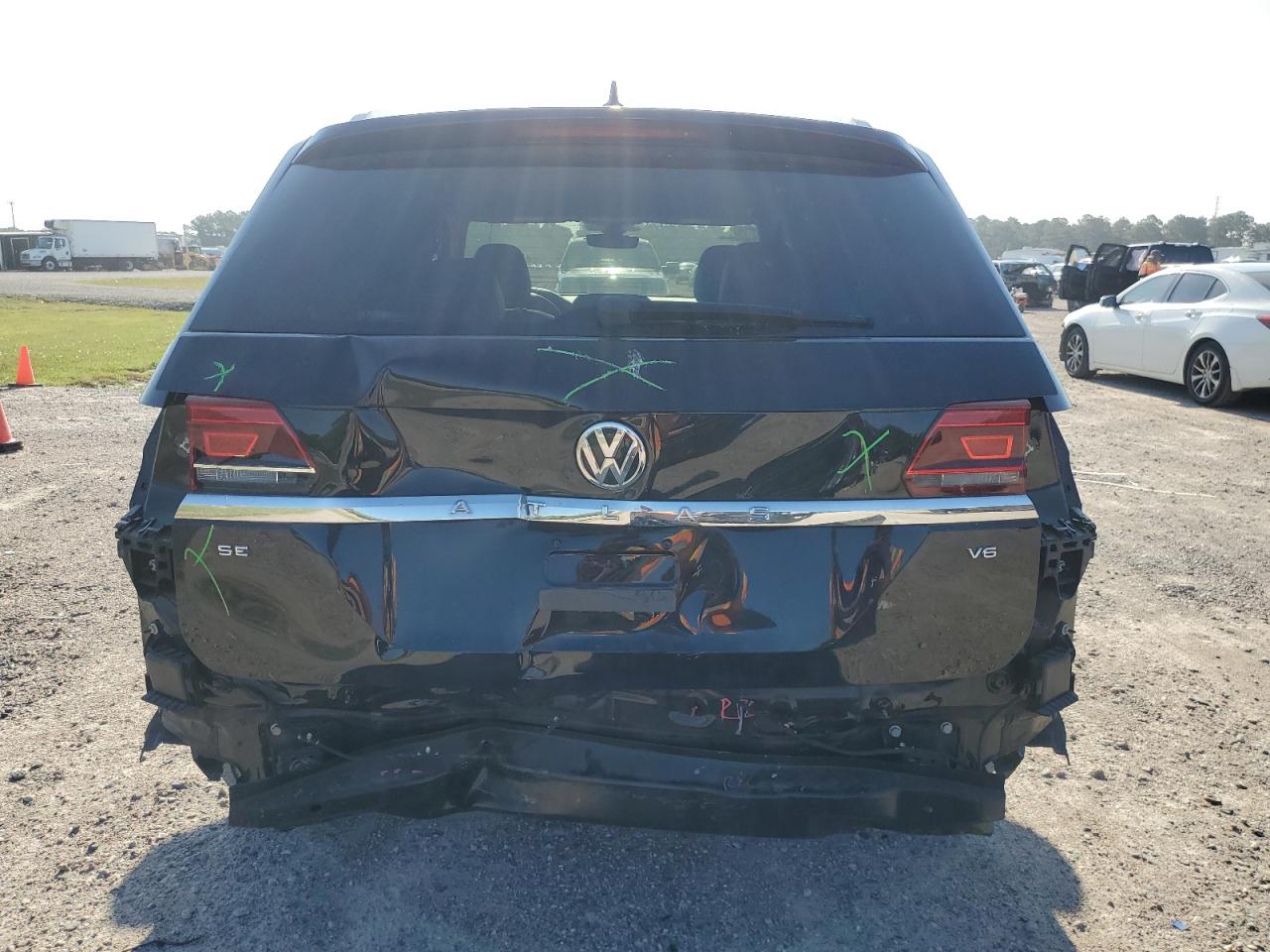 1V2DR2CA1JC548255 2018 Volkswagen Atlas Se