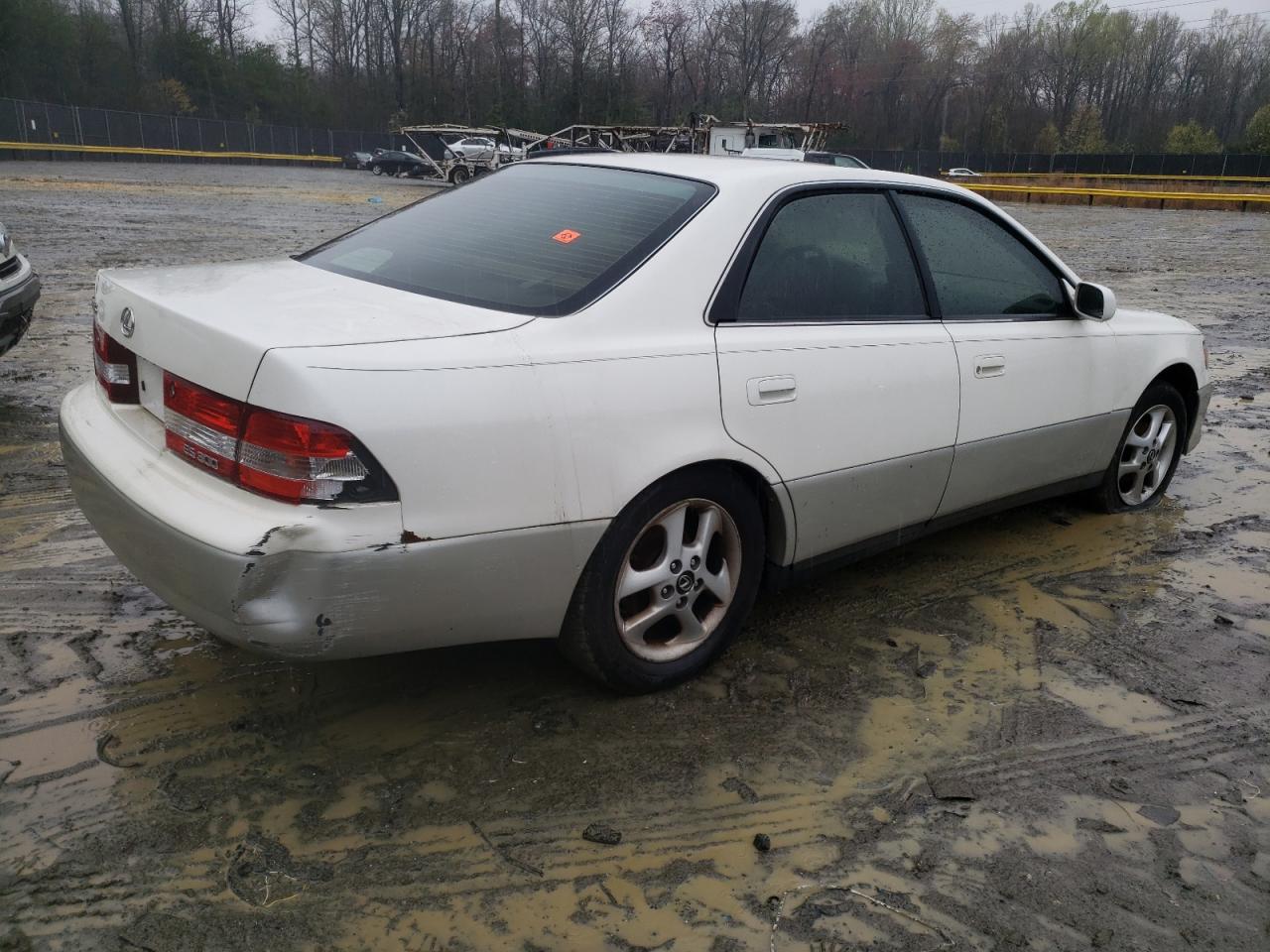 JT8BF28G010304823 2001 Lexus Es 300