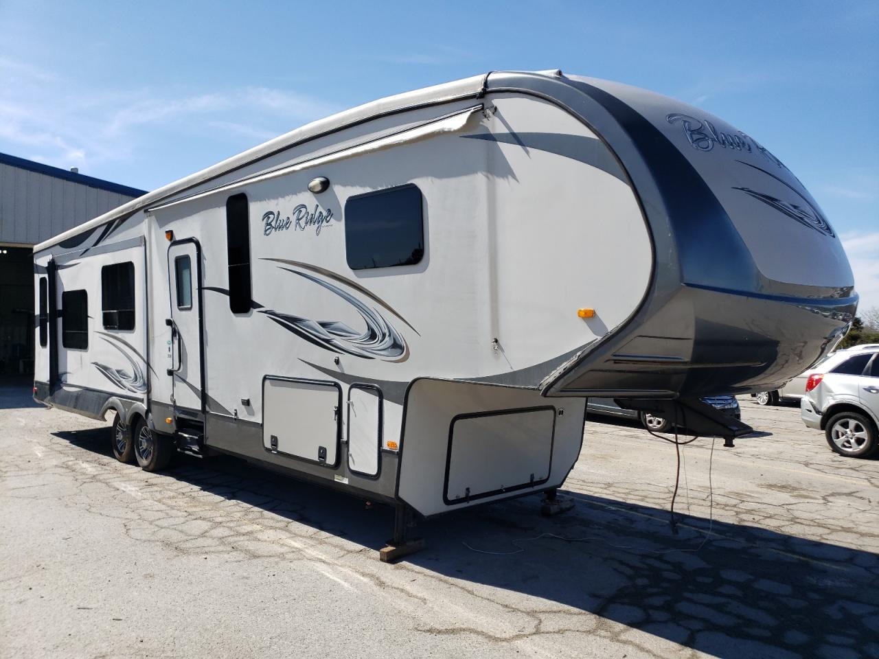 Lot #2770814046 2013 KEYSTONE 5TH WHEEL