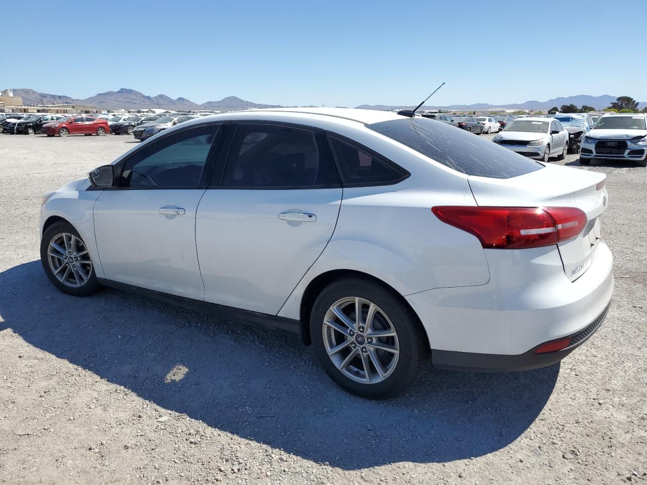 2017 Ford Focus Se vin: 1FADP3F29HL255169