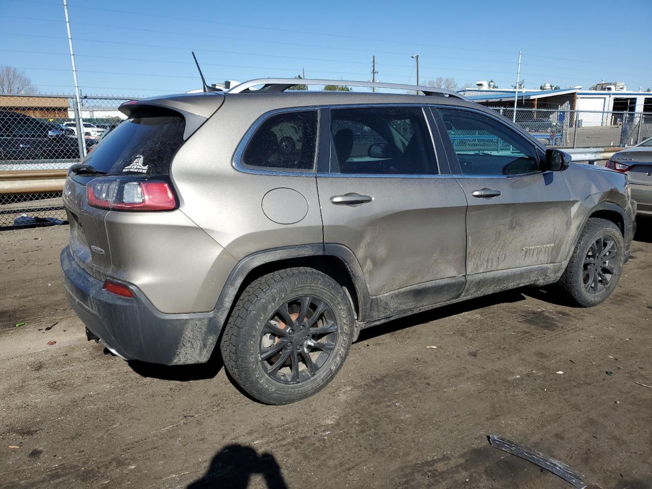 2019 Jeep Cherokee Latitude vin: 1C4PJMCX5KD155862